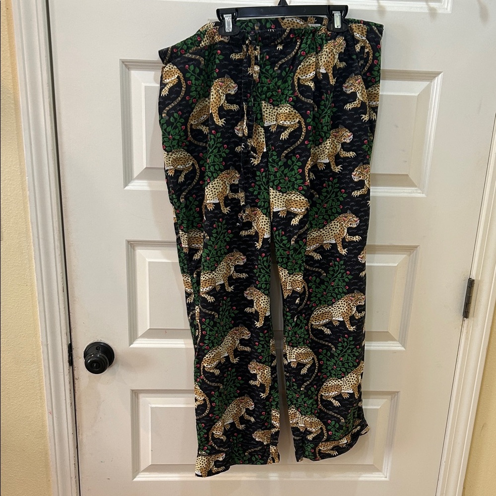 Printfresh Black Leopard & Green Vine Cotton Paja… - image 1